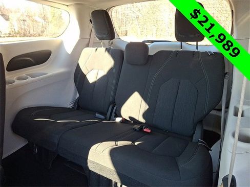 Certified 2023 Chrysler Voyager LX image 11
