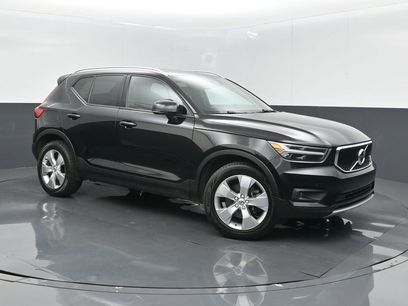 Used 2022 Volvo XC40 T5 Momentum
