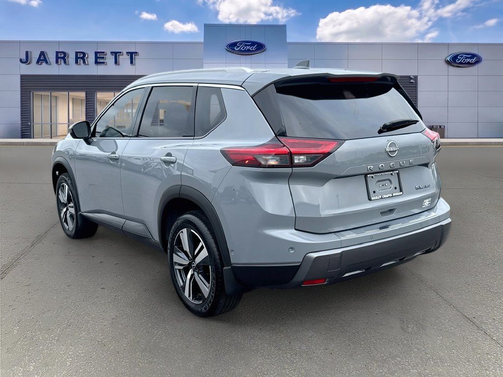 Used 2025 Nissan Rogue SL AWD/4WD image 5