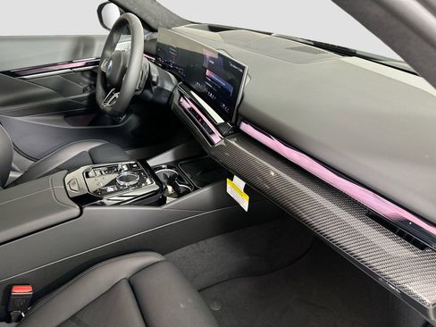 New 2026 BMW 550e xDrive w/ Executive Package image 29