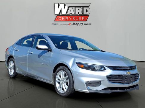 Used 2018 Chevrolet Malibu LT FWD image 1