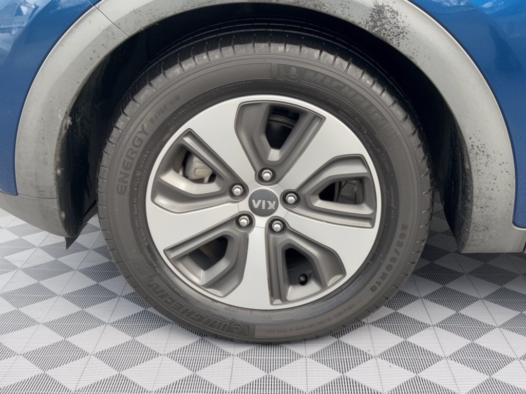 Used 2018 Kia Niro EX FWD image 13