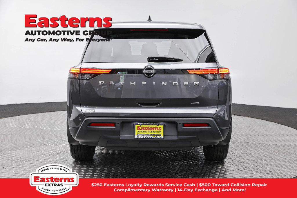 Used 2024 Nissan Pathfinder S AWD/4WD image 7