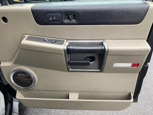 Used 2003 HUMMER H2 w/ Preferred Equipment Group image 33