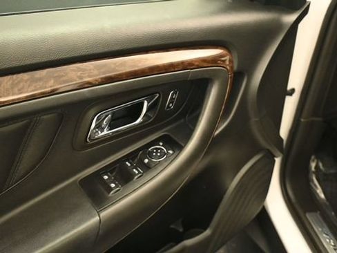 Used 2018 Ford Taurus Limited FWD image 12