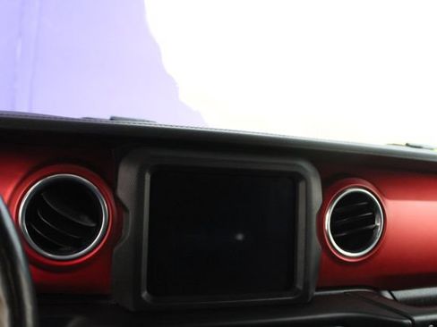 Used 2018 Jeep Wrangler Unlimited Rubicon w/ Uconnect 4C Nav & Sound Group AWD/4WD image 17