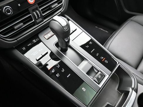 New 2026 Porsche Macan image 22