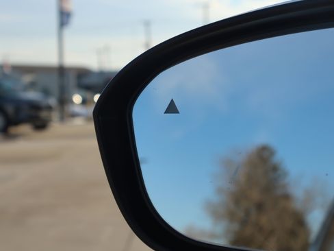 Used 2025 Mitsubishi Outlander SE image 25