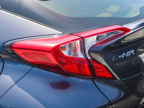 Used 2021 Toyota C-HR XLE FWD image 11