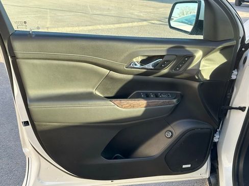 Used 2023 GMC Acadia Denali w/ Denali Ultimate Package image 12