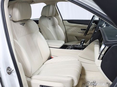 Used 2017 Bentley Bentayga AWD/4WD image 36