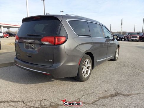 Used 2018 Chrysler Pacifica Limited image 6