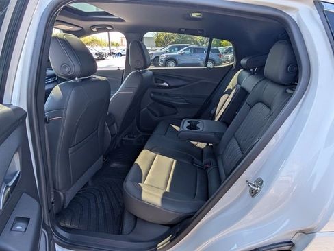 Used 2025 Buick Envista Avenir FWD image 10