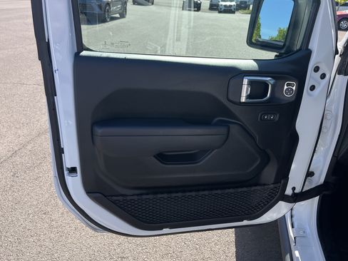 Used 2023 Jeep Wrangler Unlimited w/ Cold Weather Group AWD/4WD image 16