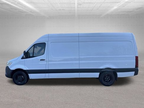 Used 2024 Mercedes-Benz Sprinter 3500 image 2