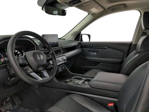 Used 2023 Honda Pilot Touring image 13