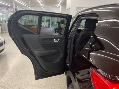 Used 2020 Volvo XC40 T5 R-Design image 28