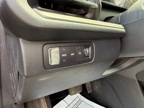 Used 2026 Chevrolet Traverse LT w/ Sun and Wheel Package AWD/4WD image 16