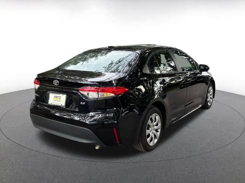 Used 2025 Toyota Corolla LE FWD image 12