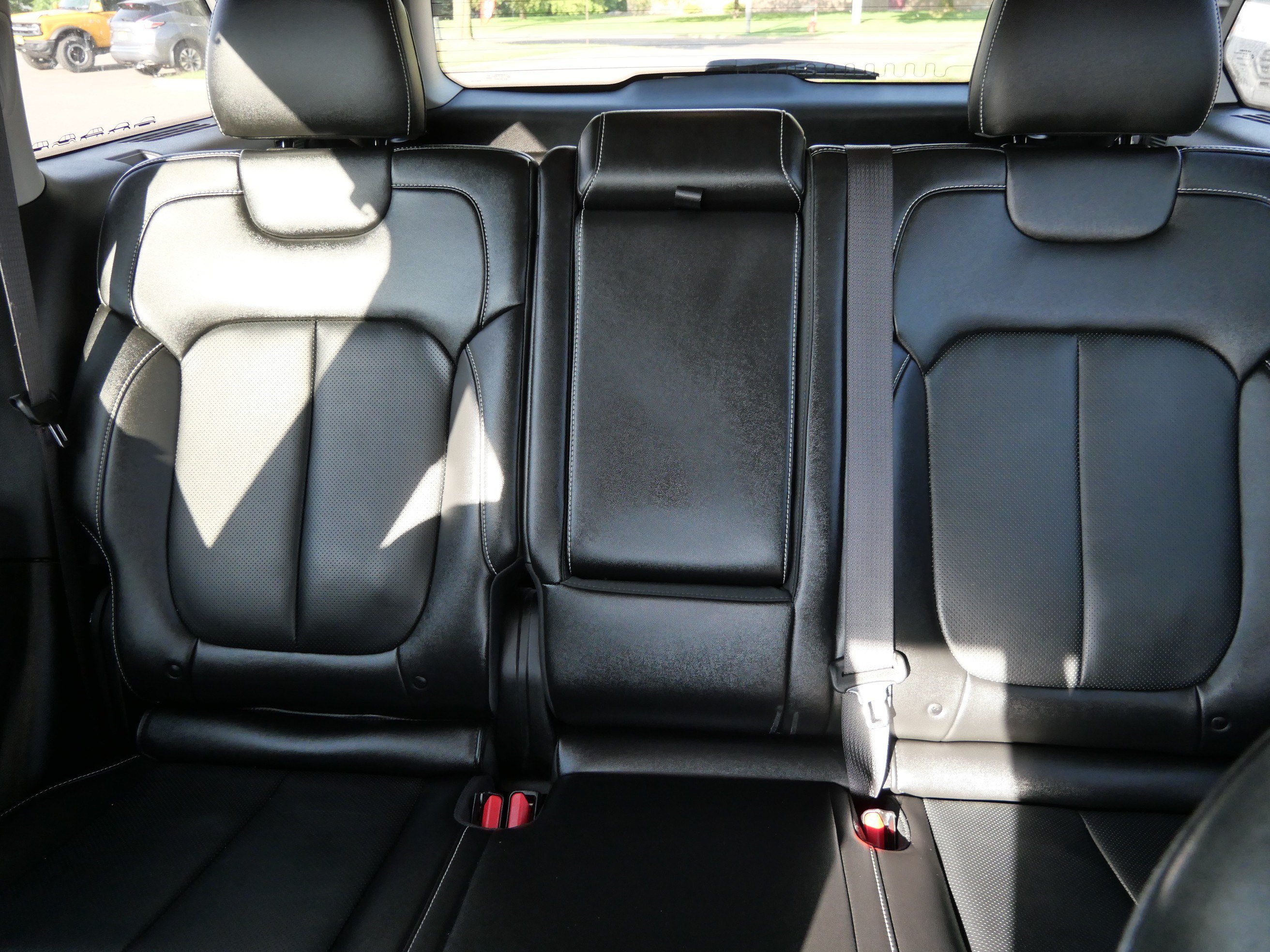 Used 2023 Jeep Grand Cherokee Limited w/ Luxury Tech Group II AWD/4WD image 13