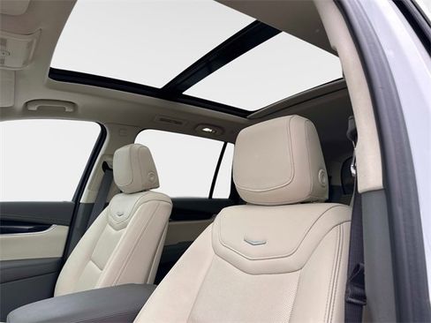 Certified 2024 Cadillac XT6 Premium Luxury w/ LPO, Floor Liner Package image 17