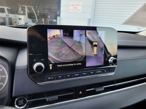 Used 2024 Mitsubishi Outlander SE Black Edition image 18