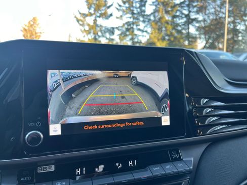 Used 2025 Toyota Camry LE image 24