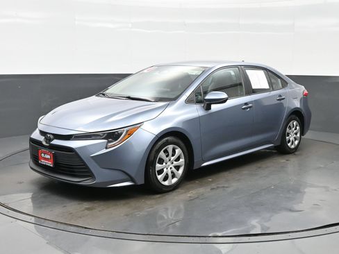 Used 2024 Toyota Corolla LE FWD image 2