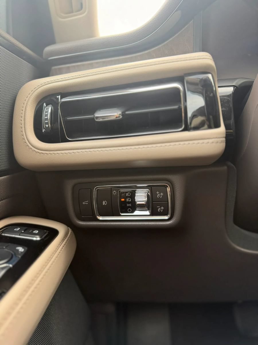 Used 2023 Lincoln Aviator Reserve w/ Equipment Group 201A AWD/4WD image 26