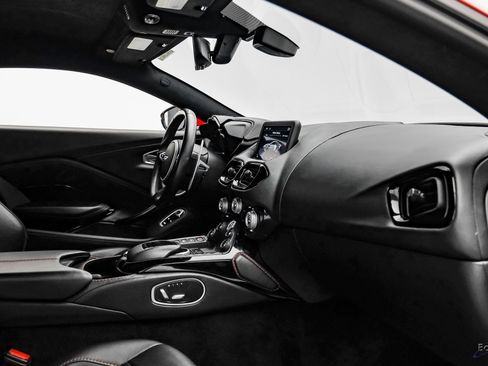 Used 2019 Aston Martin V8 Vantage Coupe image 48