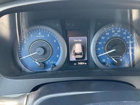 Used 2020 Toyota Sienna XLE FWD image 17