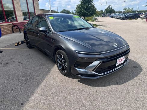 Used 2025 Hyundai Sonata SEL FWD image 3