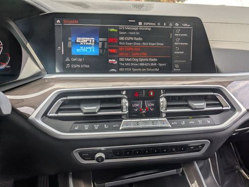 Used 2022 BMW X5 xDrive40i w/ Premium Package AWD/4WD image 13