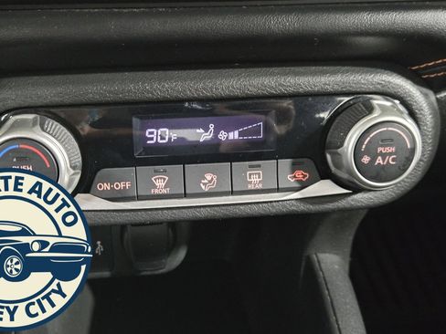 Used 2020 Nissan Versa SR image 14