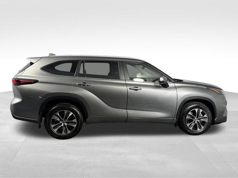 Used 2026 Toyota Highlander XLE AWD/4WD image 7