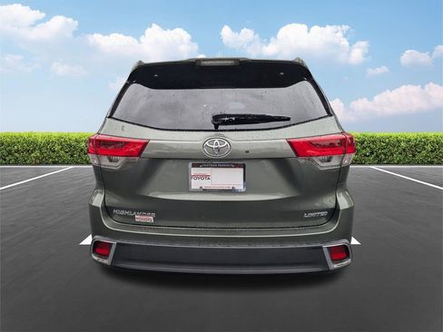 Used 2019 Toyota Highlander Limited FWD image 6