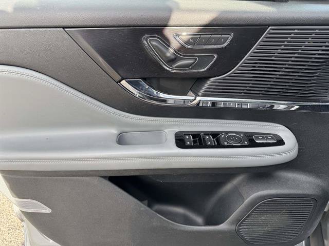 Used 2021 Lincoln Corsair AWD w/ Premium Package image 35