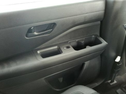 Used 2025 Nissan Pathfinder SV FWD image 29