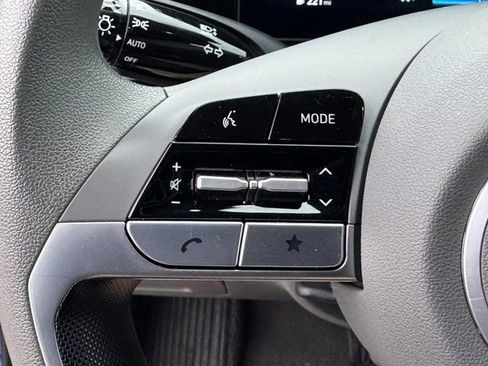 Used 2024 Hyundai Elantra SEL image 18