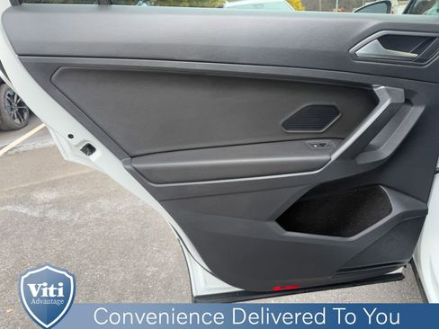 Used 2021 Volkswagen Tiguan SE w/ Panoramic Sunroof Package image 20