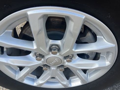 Used 2023 Jeep Wrangler Sport S image 9