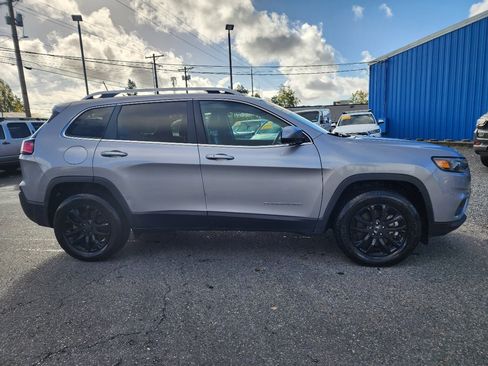 Used 2019 Jeep Cherokee Latitude Plus w/ Cold Weather Group image 4