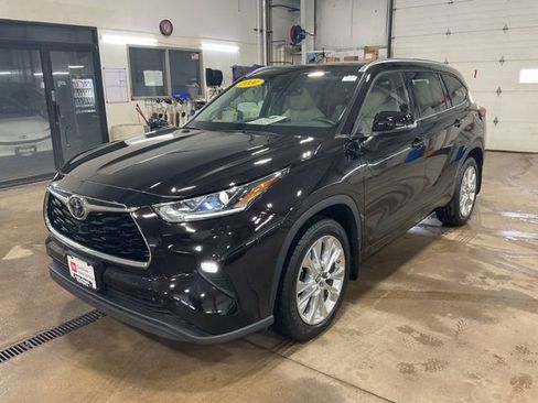 Used 2020 Toyota Highlander Limited image 3