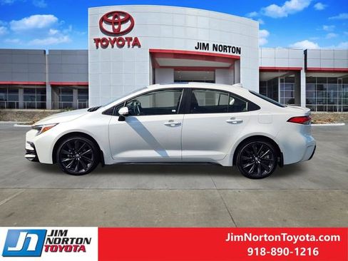 Used 2025 Toyota Corolla SE w/ SE Premium Package FWD image 5