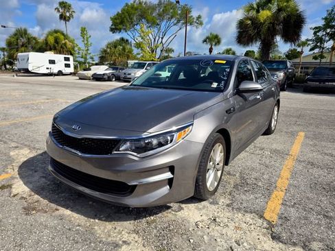 Used 2018 Kia Optima LX w/ 17" Alloy Wheels Package FWD image 6