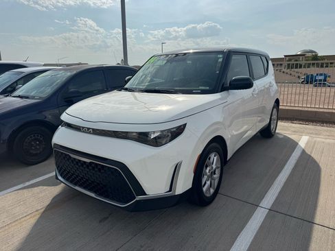 Used 2024 Kia Soul S FWD image 2