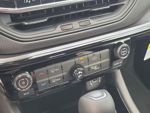 New 2026 Jeep Compass Latitude image 18