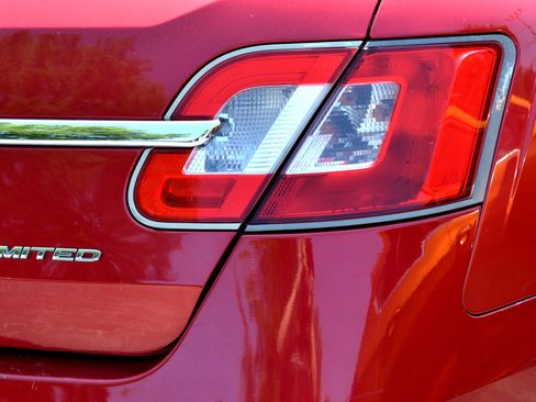 Used 2011 Ford Taurus Limited w/ 303A Rapid Spec Order Code image 7