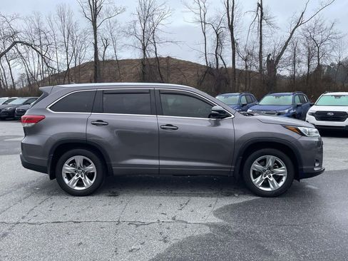 Used 2019 Toyota Highlander Limited image 32