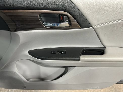 Used 2016 Honda Accord EX-L image 17
